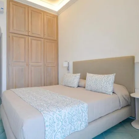 Πανσιόν Casa Adelaide 4*